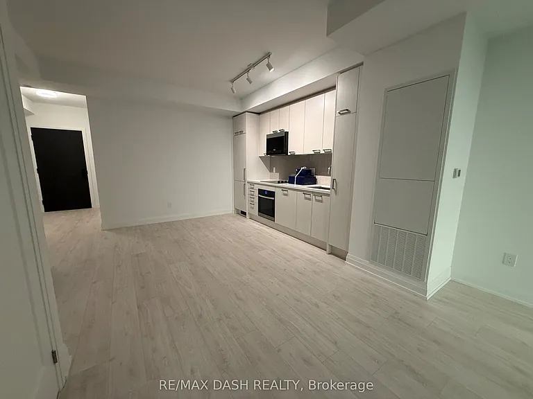 20 Soudan Ave #1906 — Photo 16