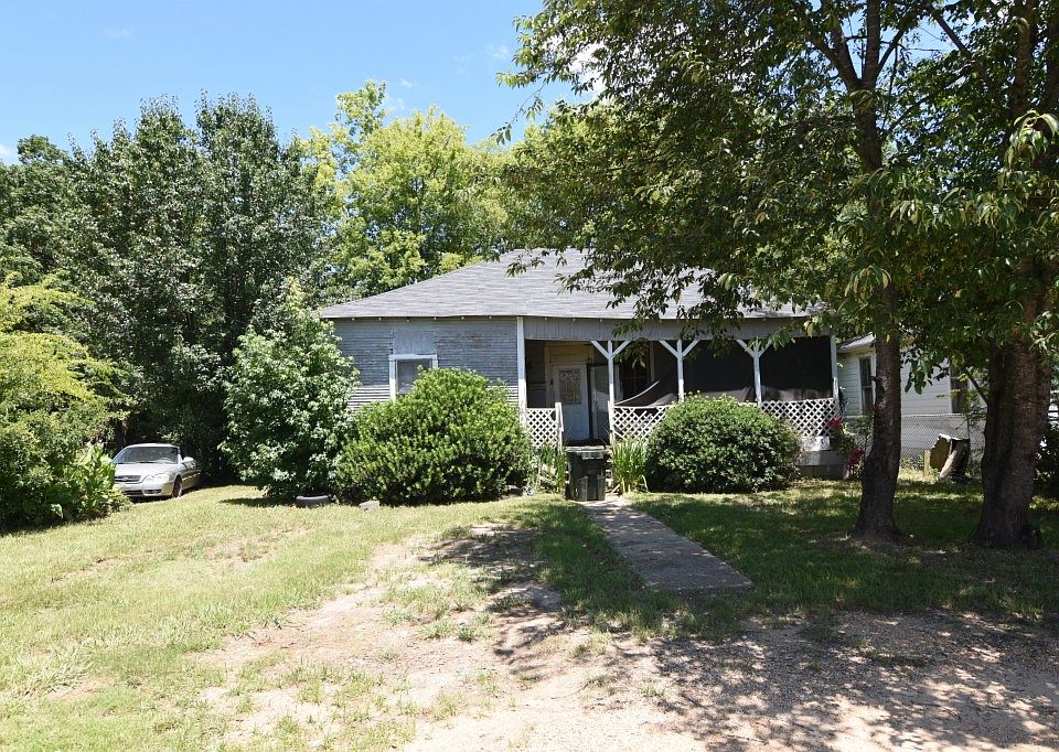 2nd image of 2408 27th St