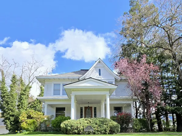 751 NW 4th St, Grants Pass, OR 97526