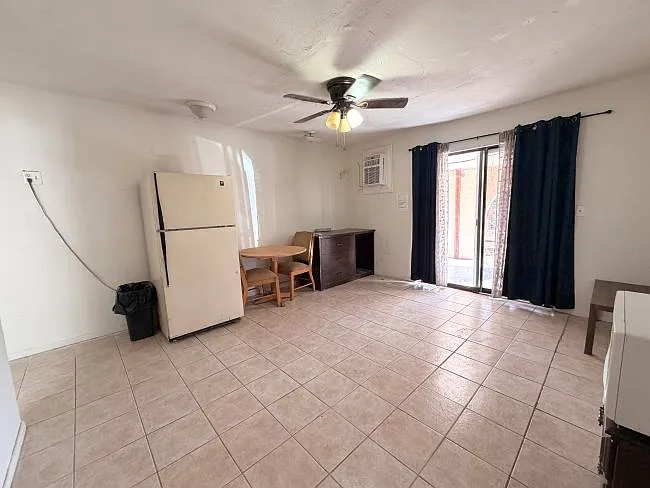 Studio, $650 — Photo 2