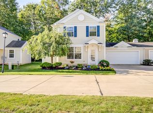 26745 Village Ln #31, Olmsted Falls, OH 44138