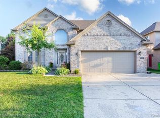 18188 Teresa Dr, Macomb, MI 48044