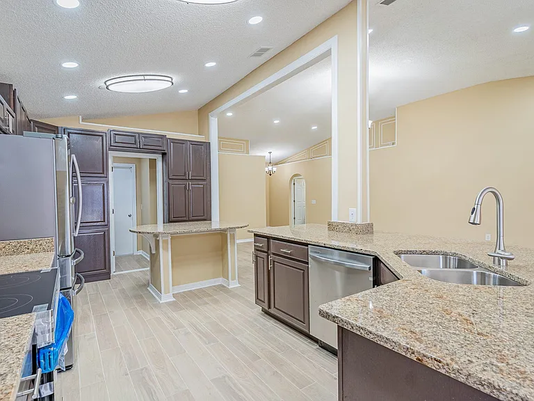 11318 Carabelee Cir — Photo 10