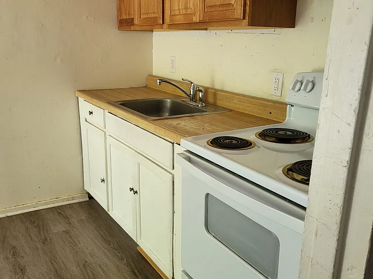 16 Factory St #E — Photo 8