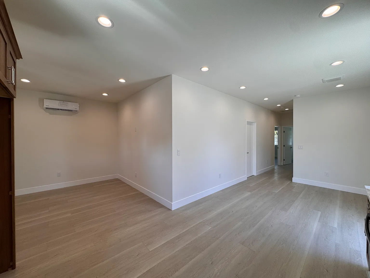 3 bed, 1000 sqft, $3,700 — Photo 1