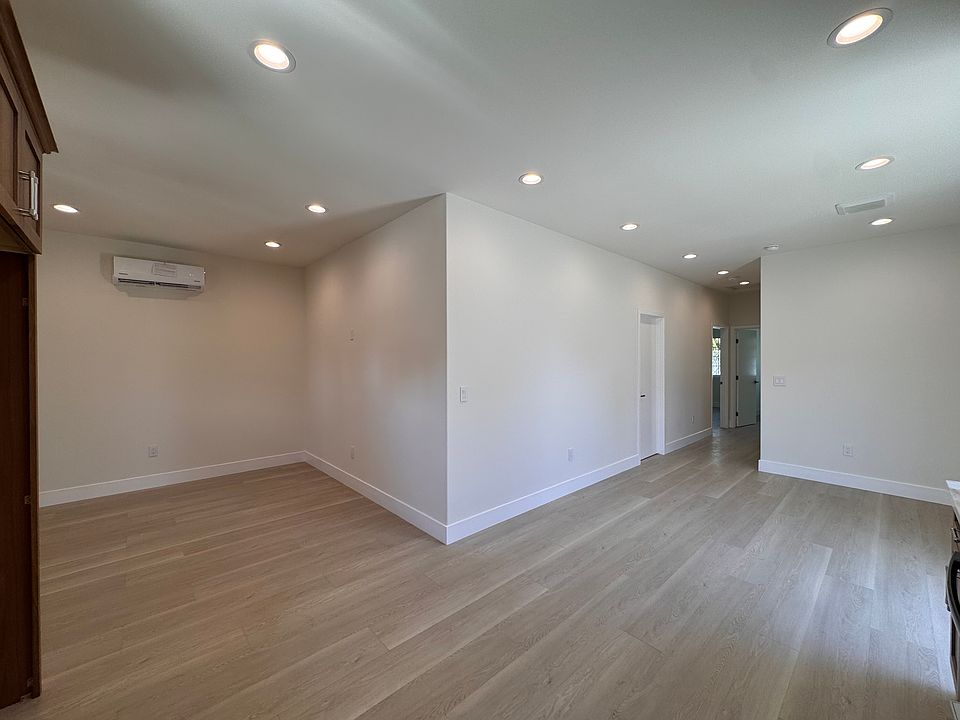 1st image of 11673 1/2 Iris Ave