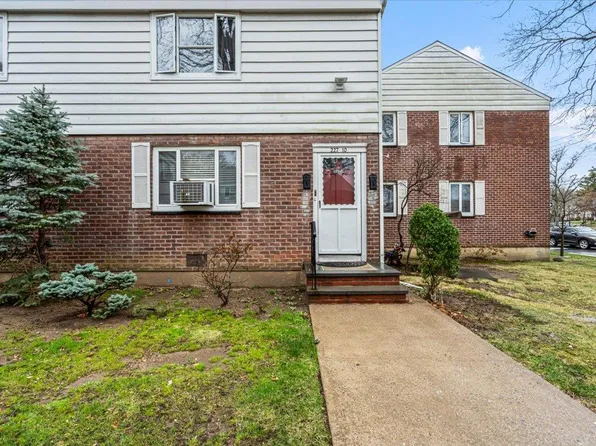 227-10 Hillside Avenue #Upper, Queens Village, NY 11427