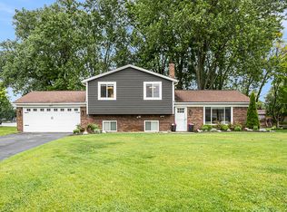 527 Berry Patch Ln, White Lake, MI