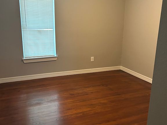 4th image of 3001 Louise St