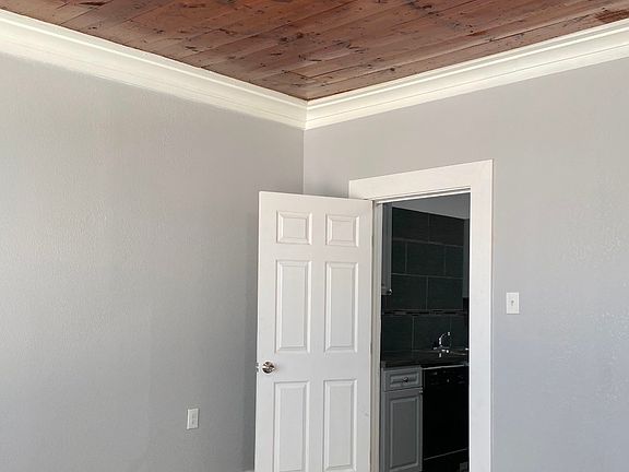 5th image of 429 Wharton St #2