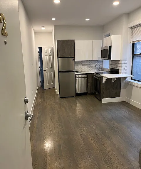 24 Phillips St #2 — Photo 1