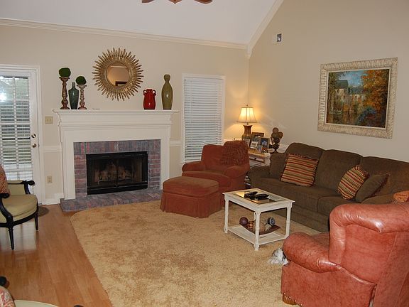 4th image of 423 Sanga Cres