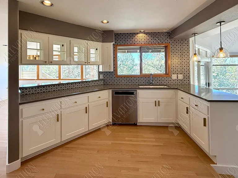 1955 NW Brogan — Photo 8
