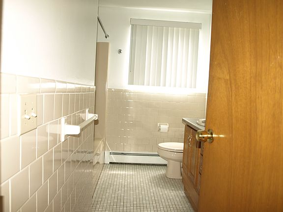 4th image of 985 Atwood Ave APT 6