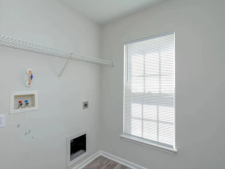 784 Waterbrook Ln — Photo 28