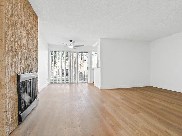 10310 Regent — Photo 27