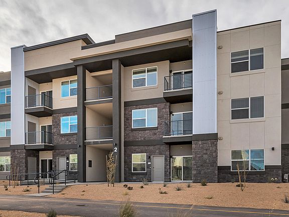 3rd image of 5801 S Garnet Dr #6302