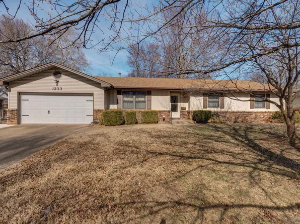 1233 W Highland Street, Springfield, MO 65807