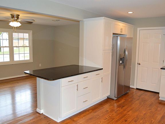 5th image of 7184 Meadowview Dr
