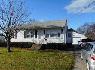 2 Rosedale Ter, Middletown, RI 02842