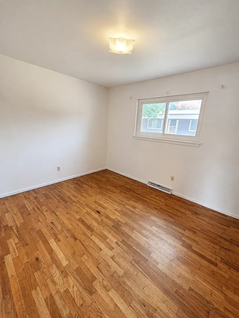 932 Ave B Apartments — Photo 3