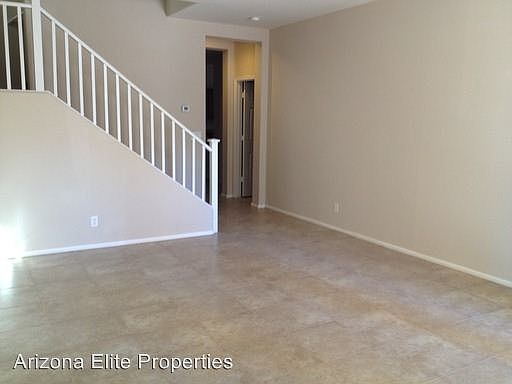 3rd image of 878 W Oak Tree Ln