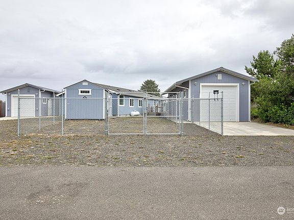 2nd image of 160 Sea Breeze Loop SE