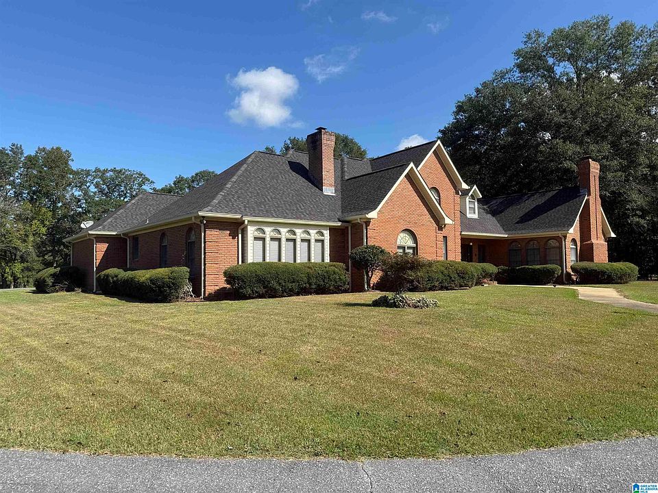 2nd image of 800 River Run Rd