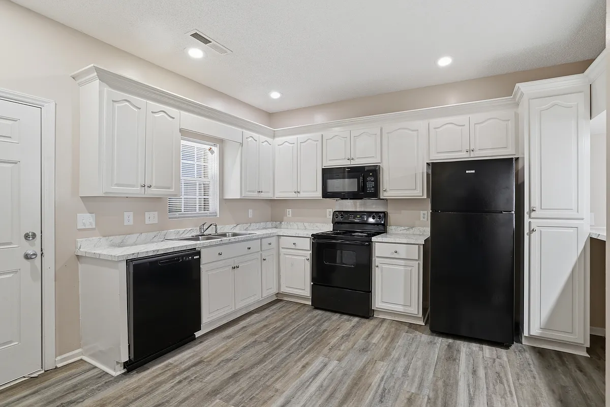 Building Photo - Sterling Pointe Apartments