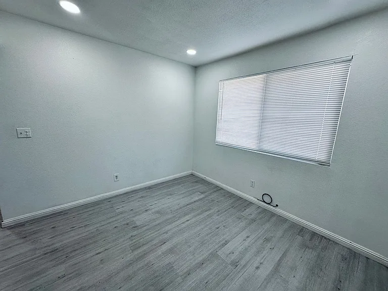 4225 Stewart Ave — Photo 5
