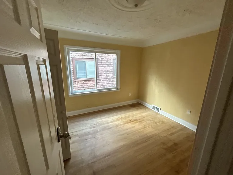 17409 Warrington Dr — Photo 13