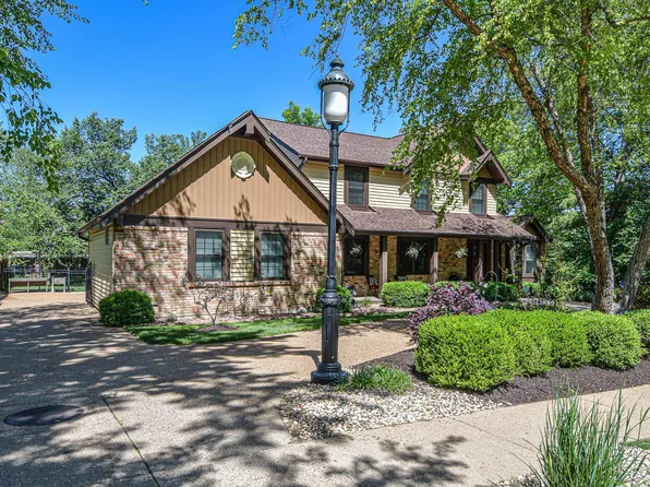 401 Hunters Hill Dr, Chesterfield, MO 63017