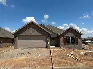 1050 Riverside Dr, Centerton, AR 72713