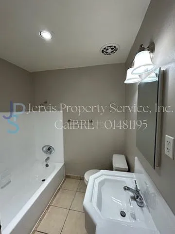 5527 Gardendale St #A — Photo 7