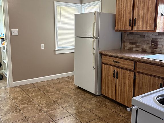 2nd image of 557 Prospect St
