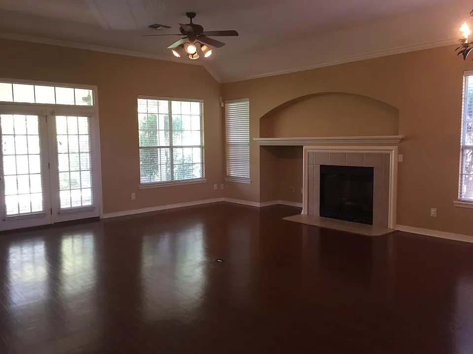 8004 Laurel Hill Dr