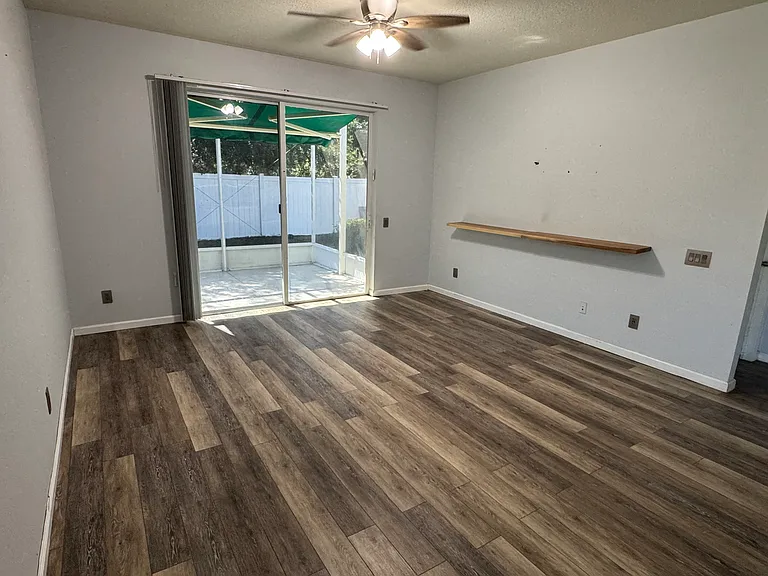 996 Hill Flower Dr — Photo 13