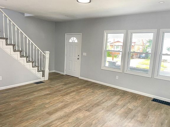 3rd image of 1823 Cordova Ave