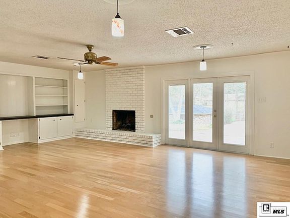 5th image of 221 Williamsburg Dr