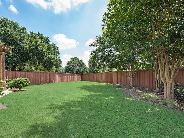 814 Calcot Dr — Photo 26
