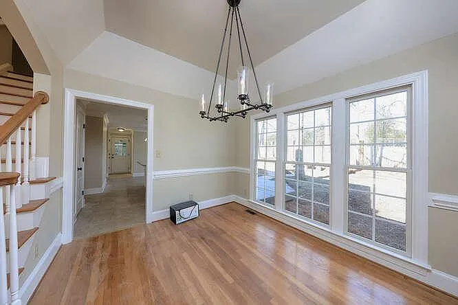 733 Queen Charlottes Court — Photo 3