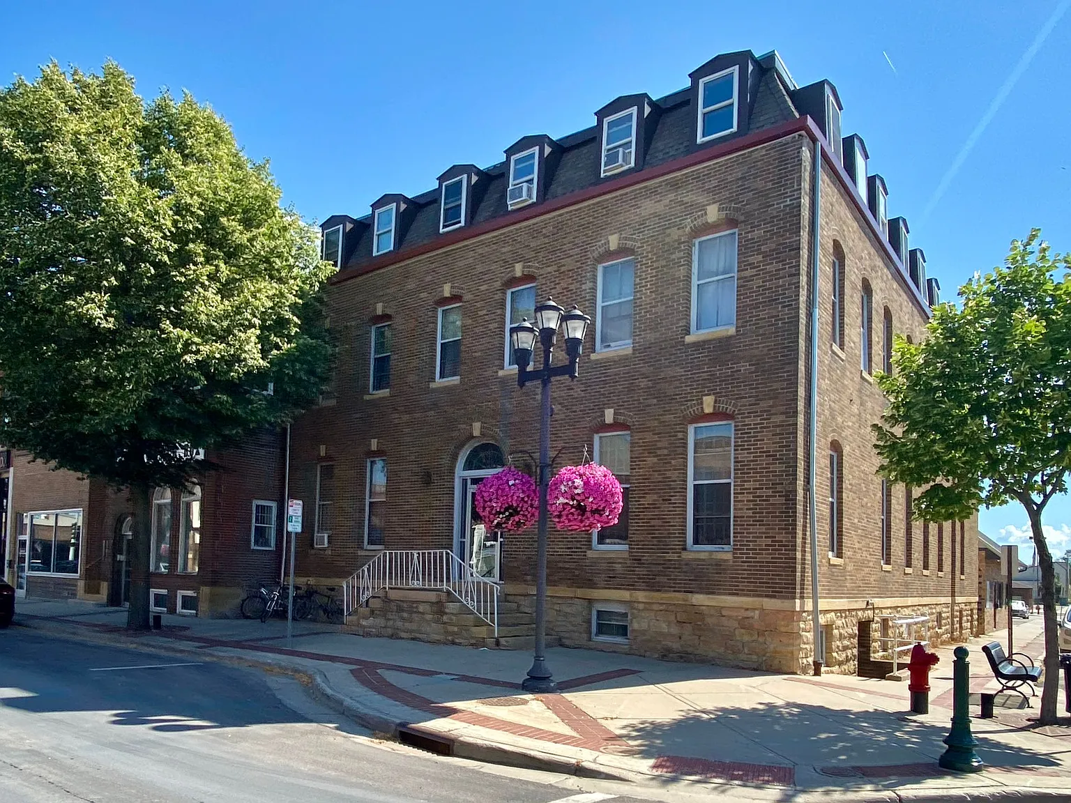 State Street Manor — Photo 1
