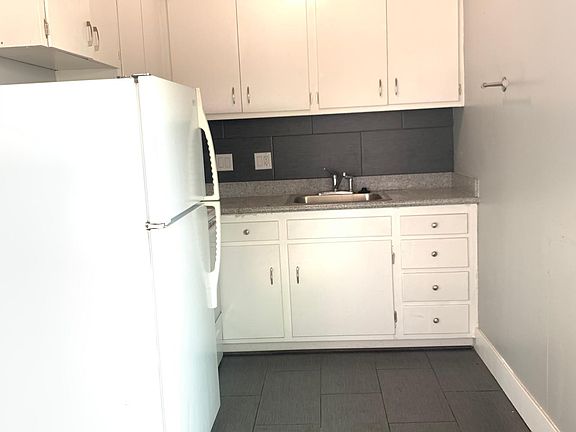 3rd image of 611 Virginia St #15