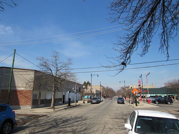 5th image of 7531 N Damen Ave