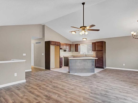 3rd image of 2130 Hungerford Dr