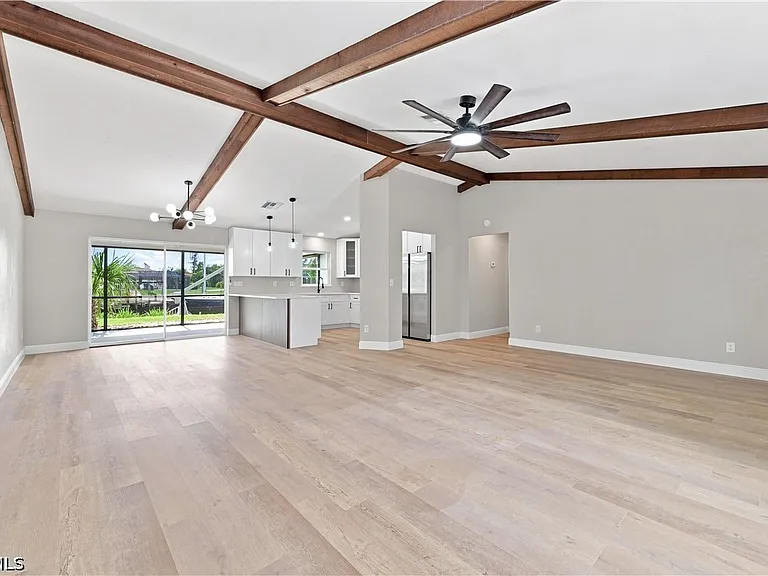 903 SE 20th Ct — Photo 14