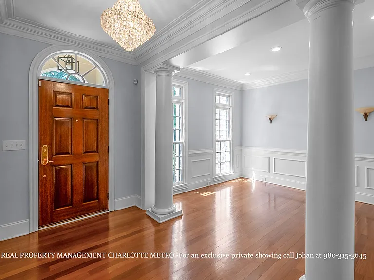 529 Queens Rd — Photo 9