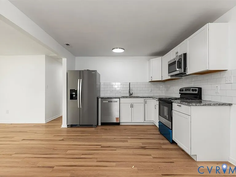 1806 Sussex St — Photo 16