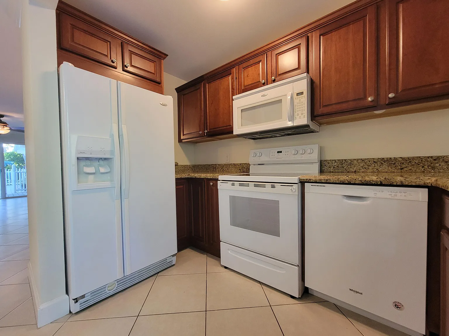 2 bed, 2.0 bath, 990 sqft, $1,875 — Photo 4
