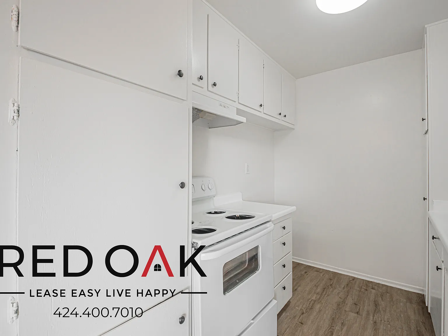 Delightful One Bedroom with Kitchen Appliances, Balcony, Naturally Lit Spaces, On-Site Laundry, a... — Photo 4